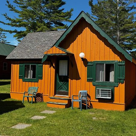 Cabins Of Mackinac & Lodge Макіно-Сіті Екстер'єр фото