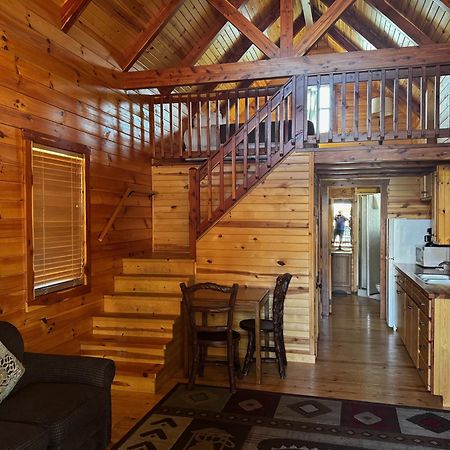 Cabins Of Mackinac & Lodge Макіно-Сіті Екстер'єр фото