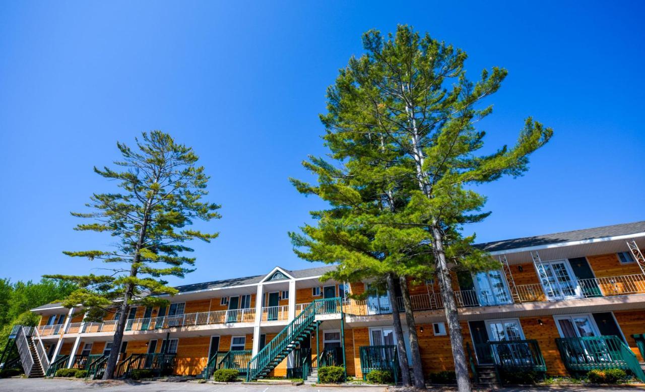 Cabins Of Mackinac & Lodge Макіно-Сіті Екстер'єр фото