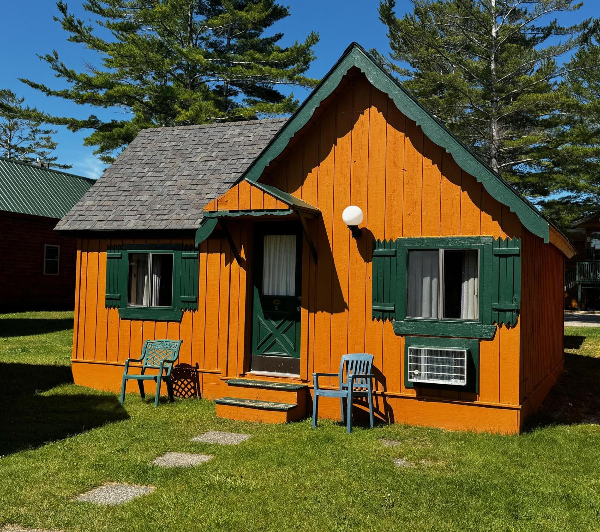 Cabins Of Mackinac & Lodge Макіно-Сіті Екстер'єр фото