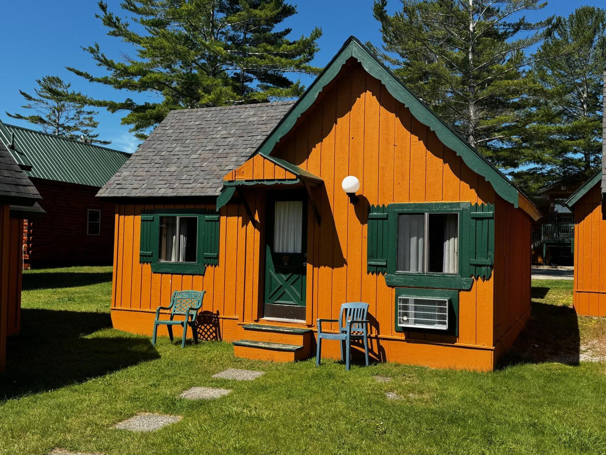 Cabins Of Mackinac & Lodge Макіно-Сіті Екстер'єр фото