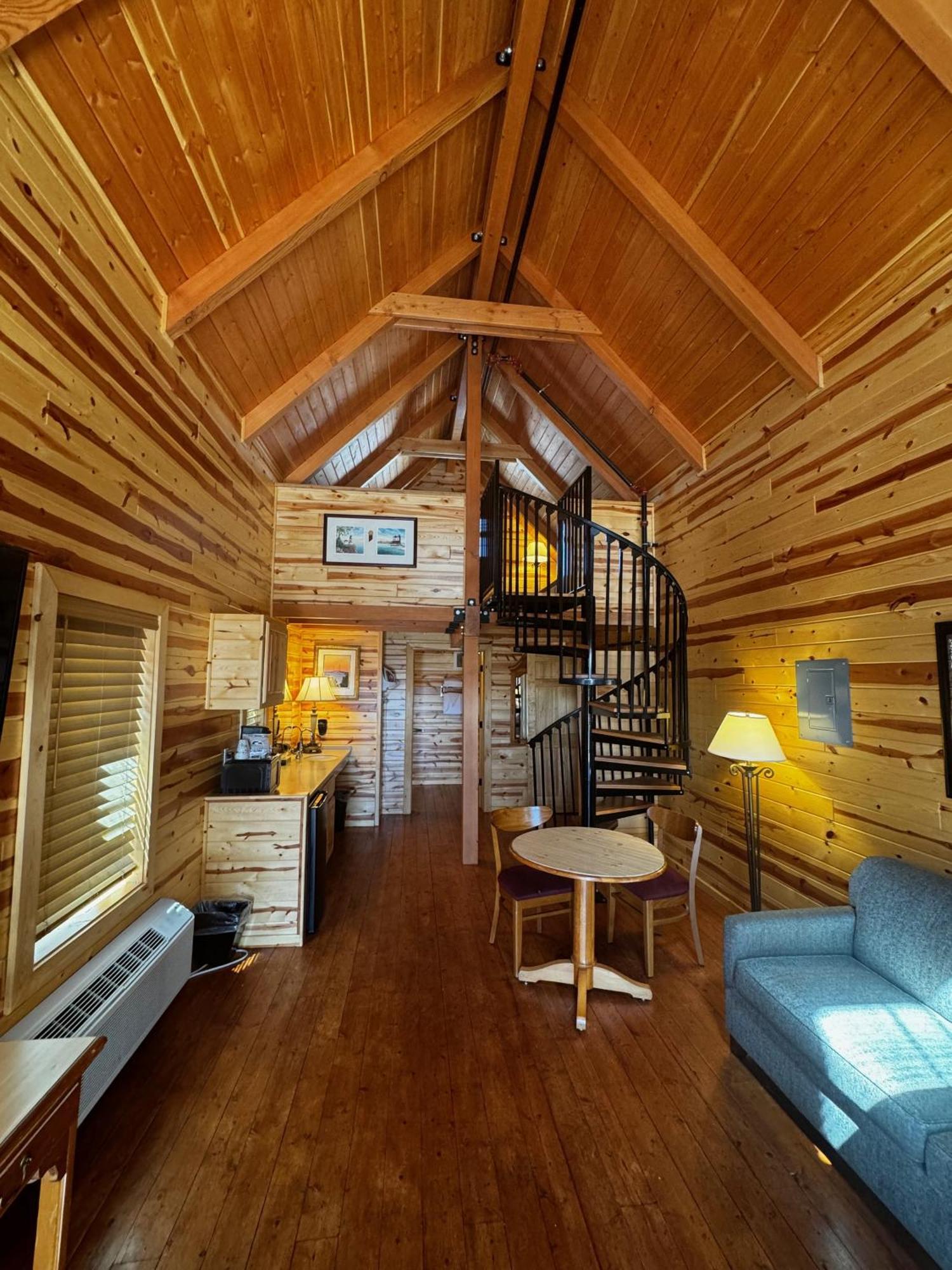 Cabins Of Mackinac & Lodge Макіно-Сіті Екстер'єр фото