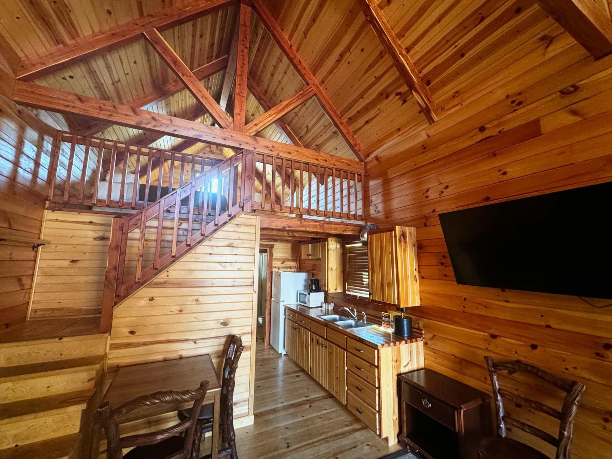 Cabins Of Mackinac & Lodge Макіно-Сіті Екстер'єр фото