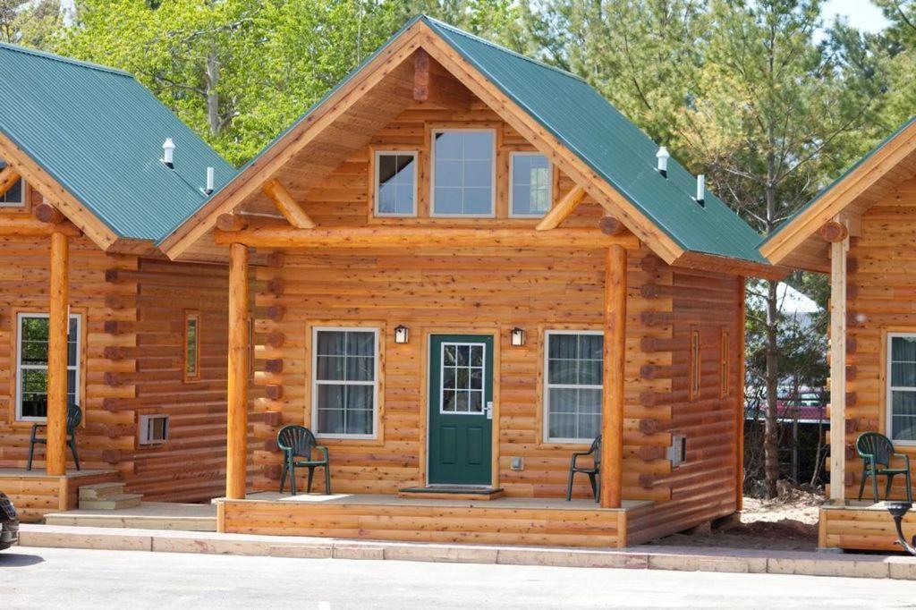 Cabins Of Mackinac & Lodge Макіно-Сіті Номер фото