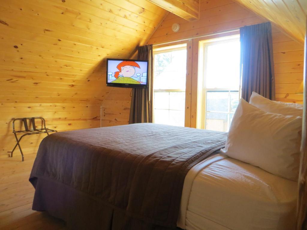 Cabins Of Mackinac & Lodge Макіно-Сіті Номер фото