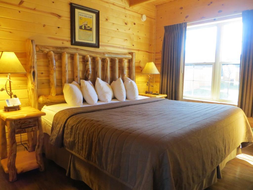 Cabins Of Mackinac & Lodge Макіно-Сіті Номер фото