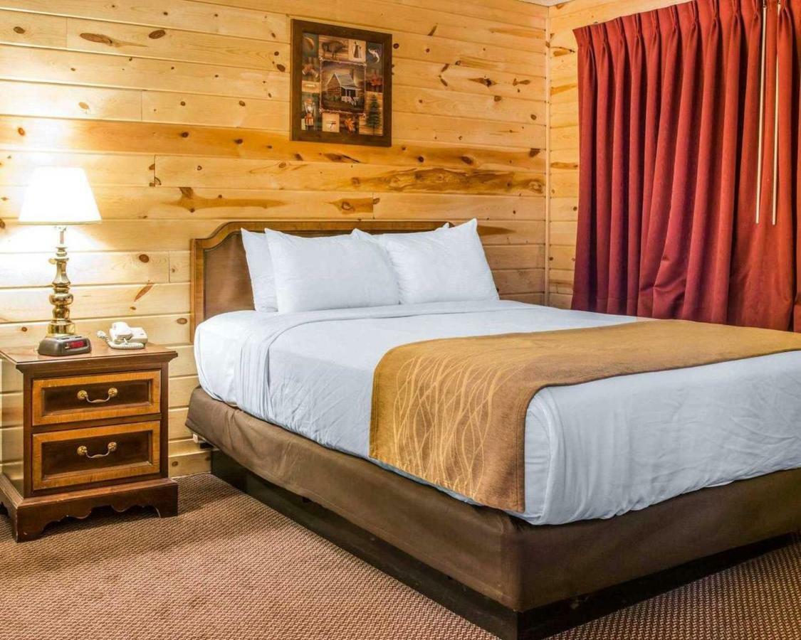 Cabins Of Mackinac & Lodge Макіно-Сіті Екстер'єр фото
